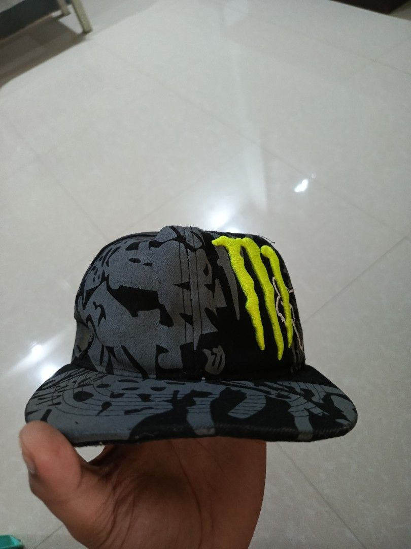 Monster Energy Fox Racing Snapback Cap (Category: Caps & Hats) located in Cabatuan. Submitted by penthegreat (Listing ID 1443002233, Image 2). Description: -for collectors, used not brandnew - Monster Energy x Fox Racing collaboration cap - Stylish grey and black camouflage pattern - Bold neon green Monster logo on the front - Classic flat brim design - Adjustable snapback closure for a perfect fit - Ideal for motocross and energy drink enthusias