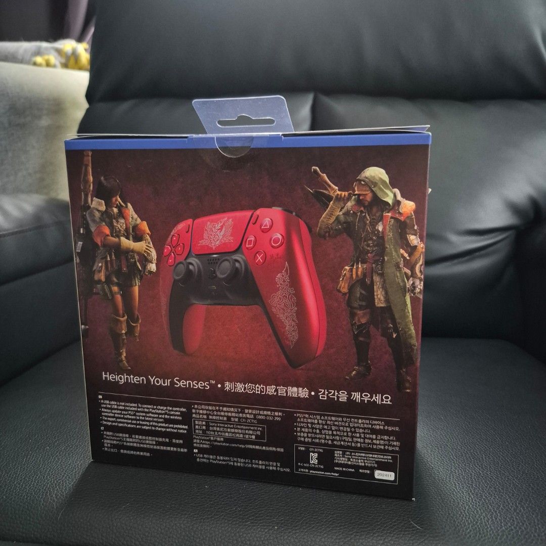 Monster Hunter Wilds Limited Edition DualSense (Category: Controllers) located in Marikina City. Submitted by earnestaustria (Listing ID 1443050706, Image 2). Description: no issues box not in perfect condition free shipping via J&T .