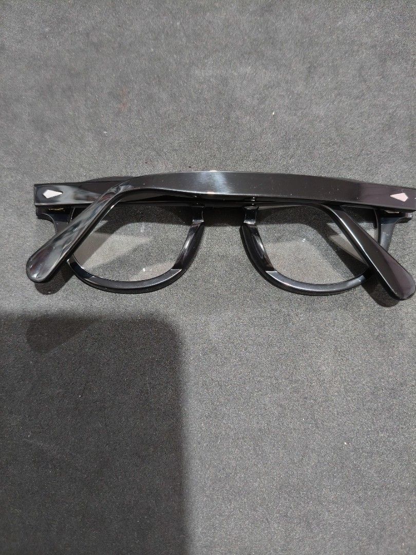 Moscot lemtosh OEM 7 barrel hinge black Size 46. No case, a generic case will be provided (Category: Sunglasses & Eyewear) located in Manila. Submitted by maxineamber (Listing ID 1443055174, Image 2). Description: Moscot lemtosh OEM 7 barrel hinge black Size 46.