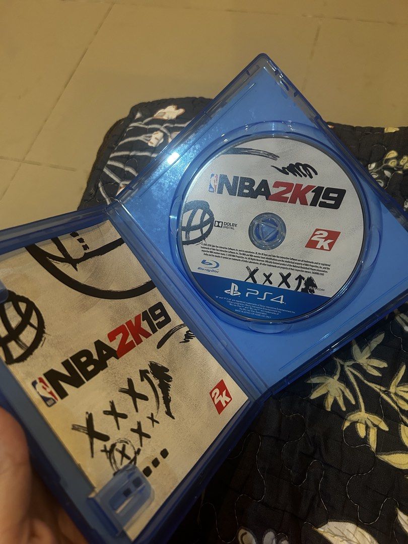 NBA 2K19 PS4 Game (Category: PlayStation) located in Caloocan City. Submitted by bellepot1105 (Listing ID 1443047118, Image 2). Description: - NBA 2K19 for PlayStation 4 - Features Giannis Antetokounmpo on the cover - Case included - Perfect for basketball fans.