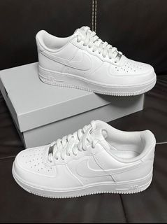 (Category: ) located in . Submitted by newbalancestoresg (Listing ID 1443039809, Image 1). Description: .
