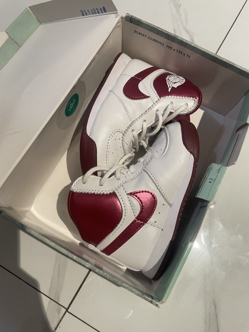 Nike Baby High-Top Sneakers (Category: Babies & Kids Fashion) located in Caloocan City. Submitted by cessilia13 (Listing ID 1443076402, Image 3). Description: - Adorable white and maroon Nike high-top sneakers for babies. - Secure lace-up closure. - Comes with the original Nike box. - Size 5C.