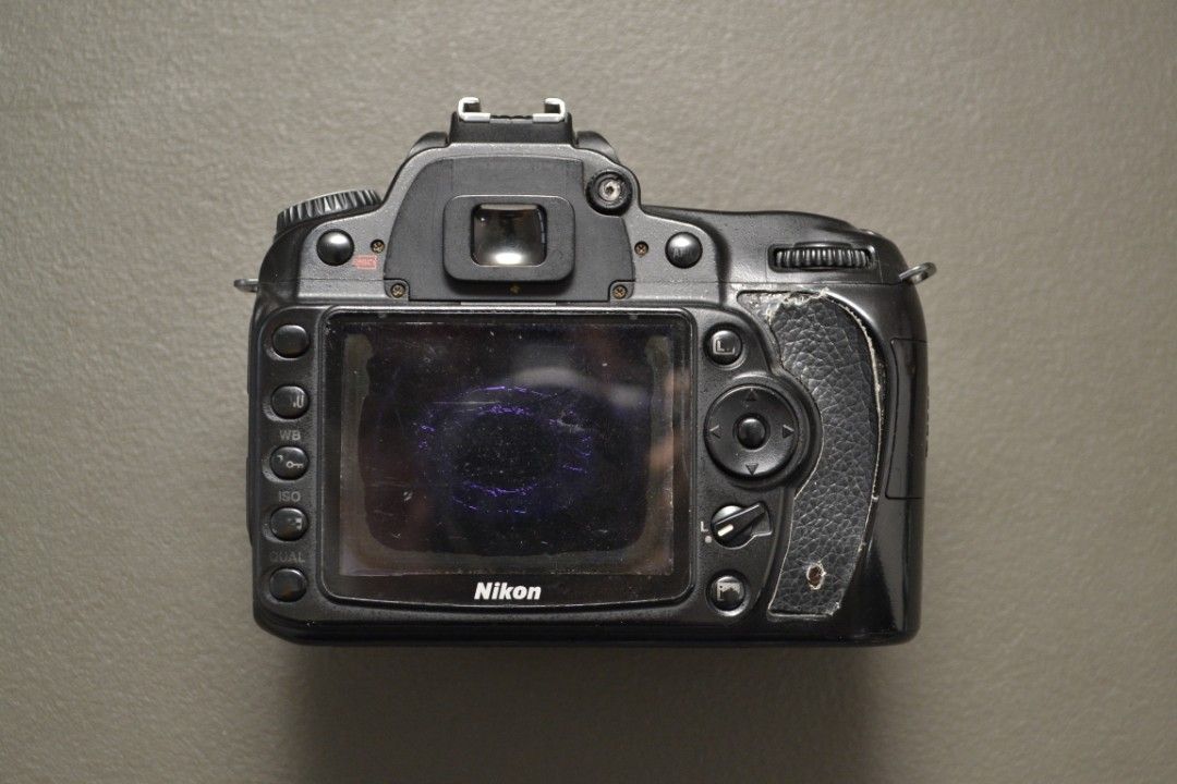 Nikon D90 Body only (Category: Cameras) located in Makati City. Submitted by carnikk (Listing ID 1443047502, Image 2). Description: Please read before you inquire Nikon D90 Body only DEFECTIVE inclusion: - battery (not working) Issue: -d nagshohoot, may error, but shutter mechanism is OK (mirror, shutter curtain, & aperture level) - Viewfinder, magulo yung letters/numbers ng shooting setting - burned screen but still viewable good for parts/repai