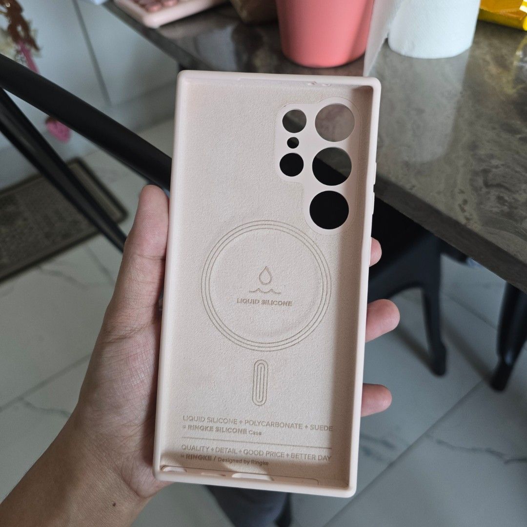 ORIGINAL RINGKE SILICONE CASE PINK SANK (Category: Cases & Sleeves) located in Mandaluyong City. Submitted by _monamourph (Listing ID 1442954376, Image 1). Description: Still in pristine condition! Please check photos for super minor issue (not visible) hence, selling low. Ganda padin naman in actual :).