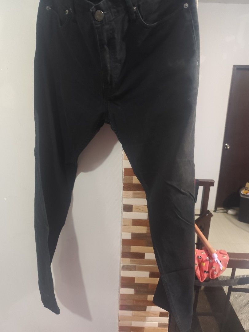 Paddocks Black Jeans Size 36 (Category: Jeans) located in Manila. Submitted by tim.tim4 (Listing ID 1443040308, Image 3). Description: - Brand: Paddocks - Color: Black - Size: 36 - Style: Classic Denim - Perfect for: Everyday wear - Versatile: Easily pairs with t-shirts or shirts 2ndhand original size: 36 Price:250 pesos meet: Cubao or tomas morato.