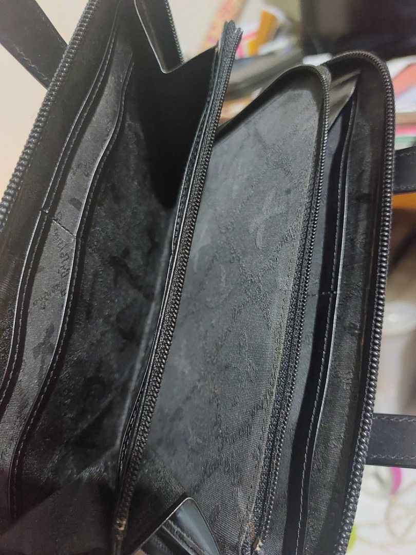 PALOMA PICASSO vintage wallet (Category: Wallets & Card holders) located in Las Pinas. Submitted by jmproperties (Listing ID 1443055660, Image 3). Description: Black Paloma Picasso wallet vintage zips around with handles 8 credit card slots inside and 1 inside zip closure. vintage but in very good condition. size : 22 cm x 12 cm.