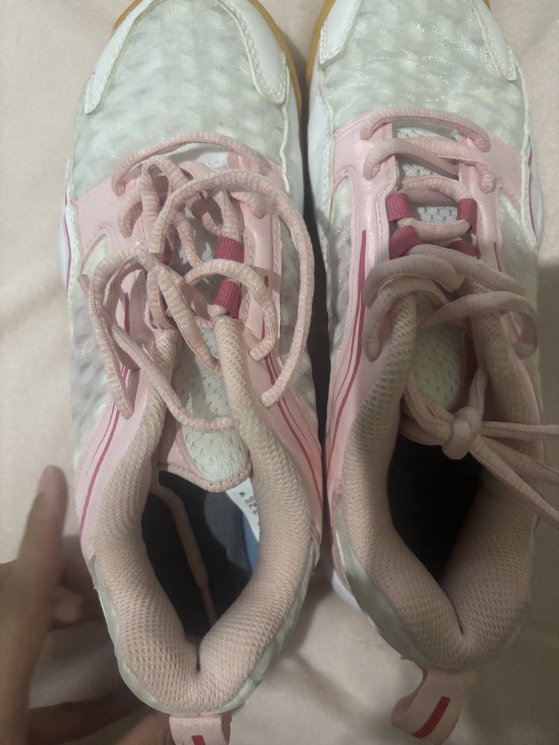 PERFLY Badminton Shoes White Pink Size 37 (Category: Sneakers) located in Antipolo. Submitted by katyeela (Listing ID 1443068707, Image 2). Description: - PERFLY badminton shoes - Color: White with pink laces and accents - Features: Excellent sole grip for badminton and indoor sports - Condition: Clean and ready for use Pm me if interested.