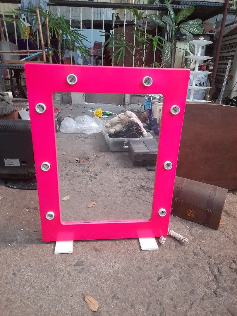 Pink Hollywood Vanity Mirror with Lights (Category: Mirrors) located in Valenzuela. Submitted by newbear.425b6e (Listing ID 1442968013, Image 1). Description: - Vibrant hot pink vanity mirror - Built-in lights for perfect makeup application - Easy on/off switch located on the side - Statement piece for any dressing table or vanity - Approximate dimensions: 32 inches x 24 inches -surplus.