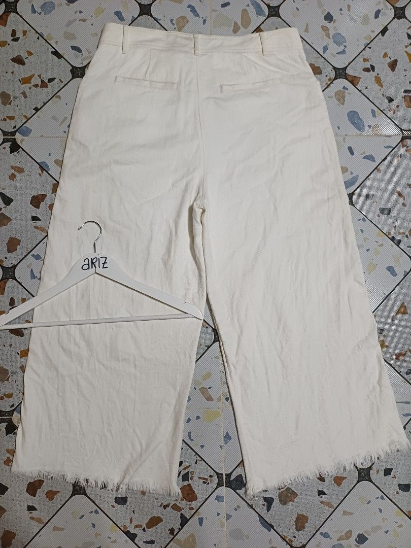 Polo RL Baggy Cargo Cotton Pants (Category: Trousers) located in Davao. Submitted by phgrails082 (Listing ID 1443057723, Image 2). Description: Polo RL Baggy Cargo Cotton Pants Offwhite colorway , Soft denim Waist 36 , Length 39, Hem 14 Excellent condition, No flaws 800 add sf.