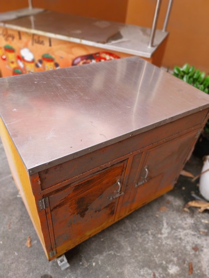Pre-owned Foodcart (Category: Food Organization & Storage) located in Quezon City. Submitted by rolandrf37959 (Listing ID 1442965498, Image 3). Description: For sale: Pre-owned food cart. Stainless steel top, with wheels. Start your business now!.