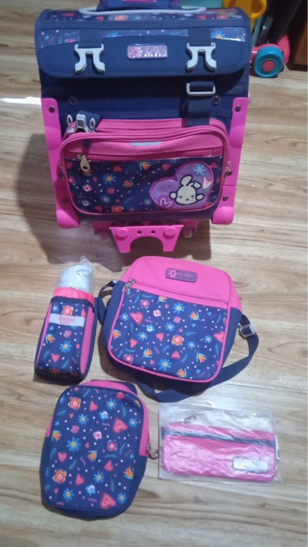 Robby Rabbit Bag Pink Blossom Small House-Type Trolley (Category: Shoulder Bags) located in Quezon City. Submitted by owl1392 (Listing ID 1443010261, Image 3). Description: PLEASE READ!!!!!! Metro manila buyers only! Lalamove or grab only! Location : STA.LUCIA NOVALICHES THIS IS NOT MINE, PINA POST LANG SAKIN NG COUSIN KO. ( be patience if matagal ang reply ) Almost new. Halos hindi nagamit ( dahil maulan ang pasukan, hindi na pinagamit ) Accesso