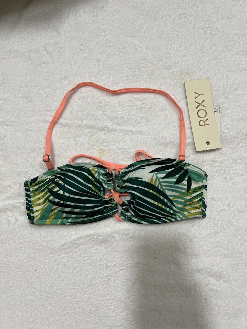Roxy Tropical Print Bandeau Bikini Top (Category: Bikinis & Swimsuits) located in Manila. Submitted by angieeeler (Listing ID 1443013959, Image 1). Description: Fits XS TO SMALL.