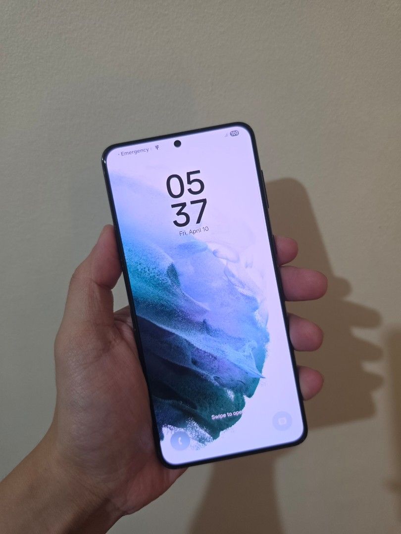 Samsung S21+ 5G (Category: Samsung) located in Paranaque City. Submitted by noeaross14 (Listing ID 1443023229, Image 1). Description: No scratches, no amoled burns, and no green/pink lines. Honest issue: medyo hindi na madikit yung takip sa likod but doesn't affect performance. Pwede naman palagyan uli ng pandikit. Unit only. RFS: upgrade Mode of payment: cash, gcash, bank transfer.