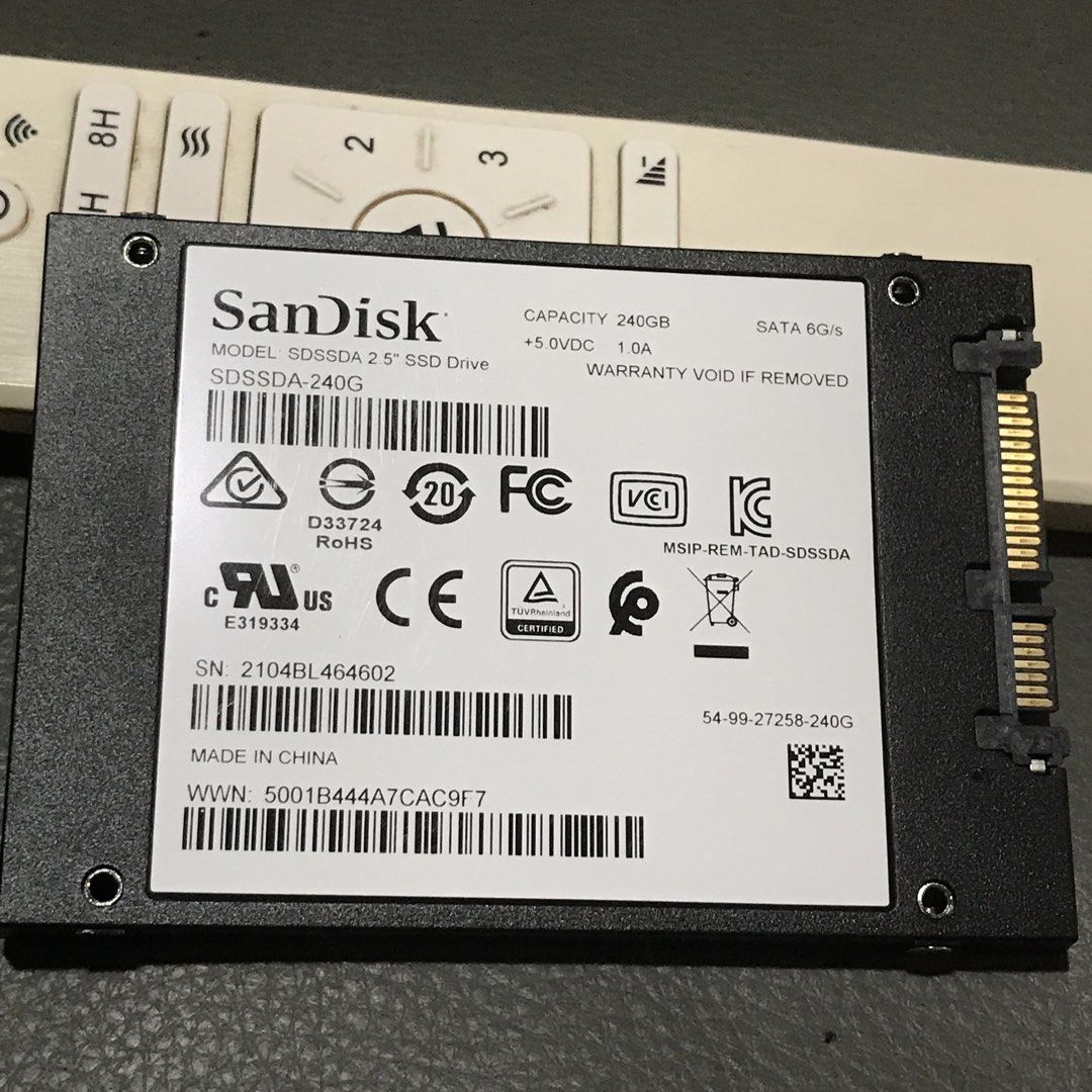 SanDisk SSD PLUS 240GB Solid State Drive478523064342302721