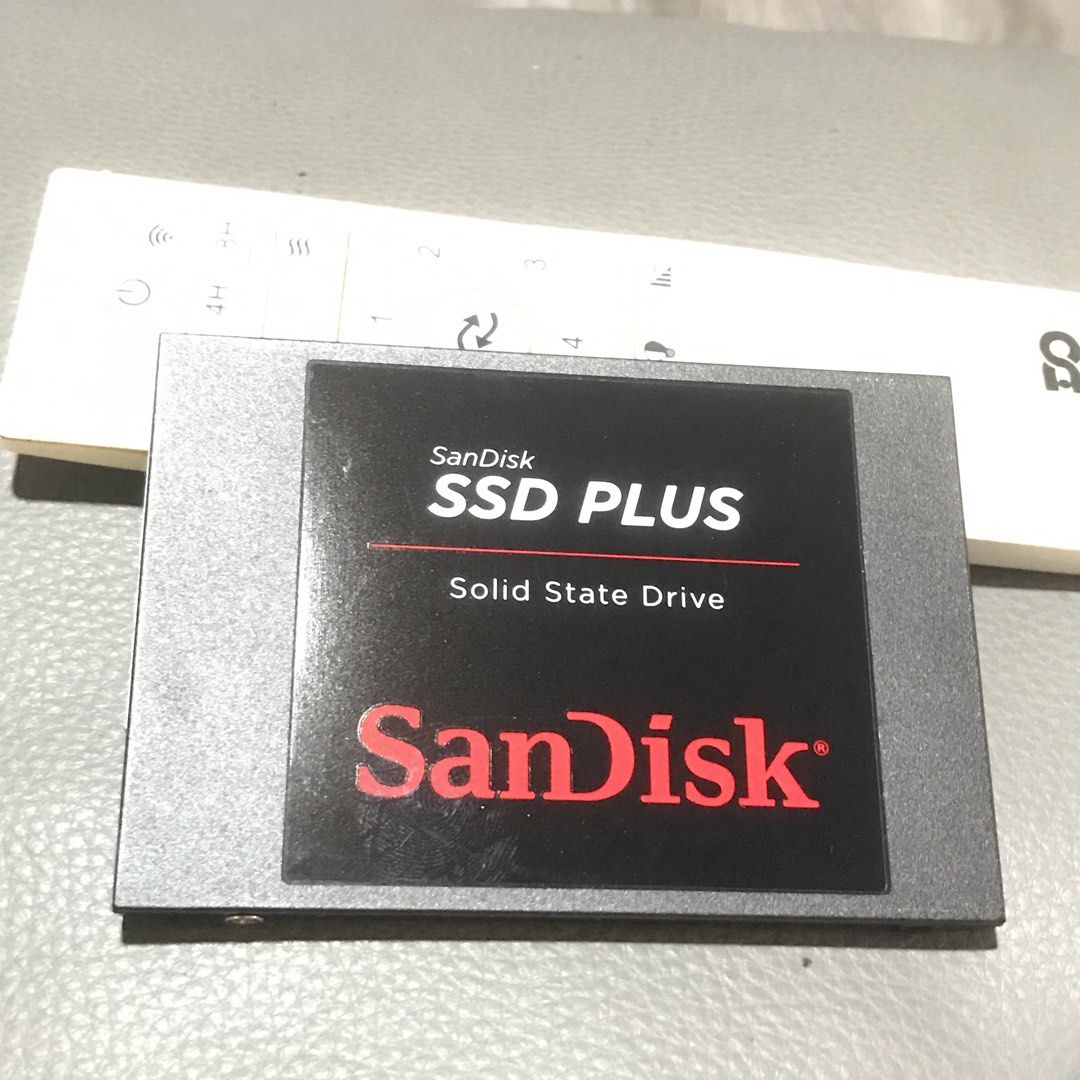 SanDisk SSD PLUS 240GB Solid State Drive478523064342302720