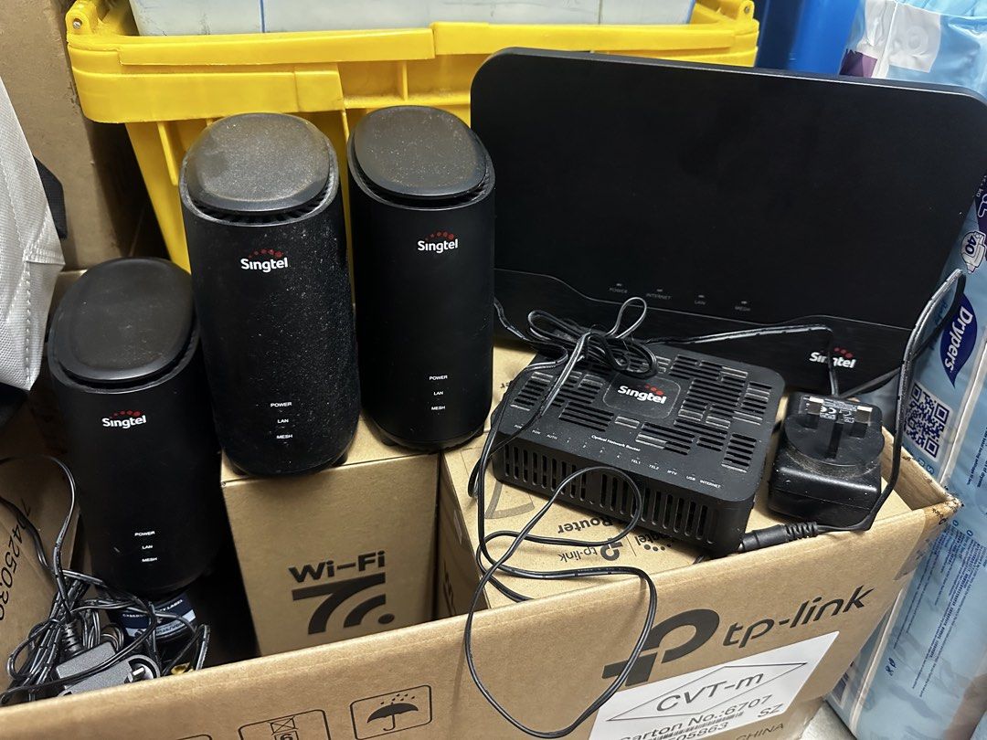 Singtel WiFi Mesh Router System with 4 Units