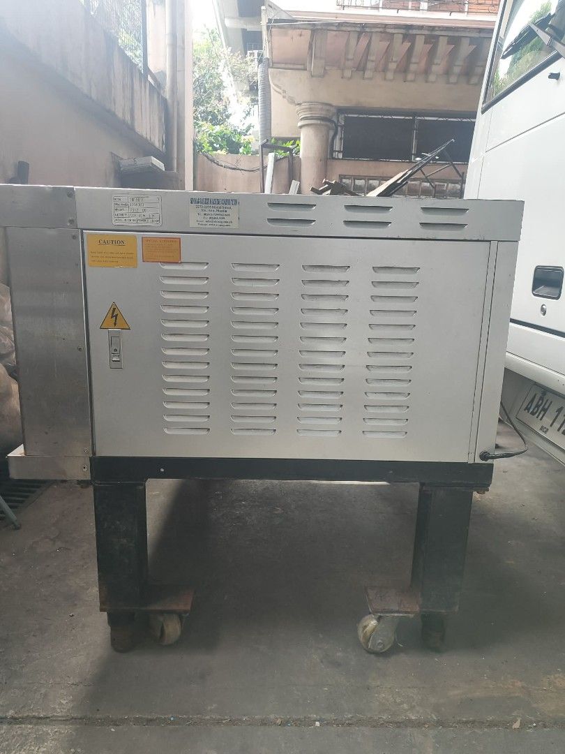 Sinmag gas deck oven (Category: Ovens & Toasters) located in Manila. Submitted by greenshiba (Listing ID 1442994530, Image 3). Description: - Commercial Deck Oven by SINMAG - Durable Stainless Steel Construction - Easy-to-use Digital Temperature Controls - Convenient Door Viewing Window - Built-in Wheels for Mobility - Ideal for Bakeries, Restaurants, and Catering Businesses - Available for Immediate Pickup San Juan.