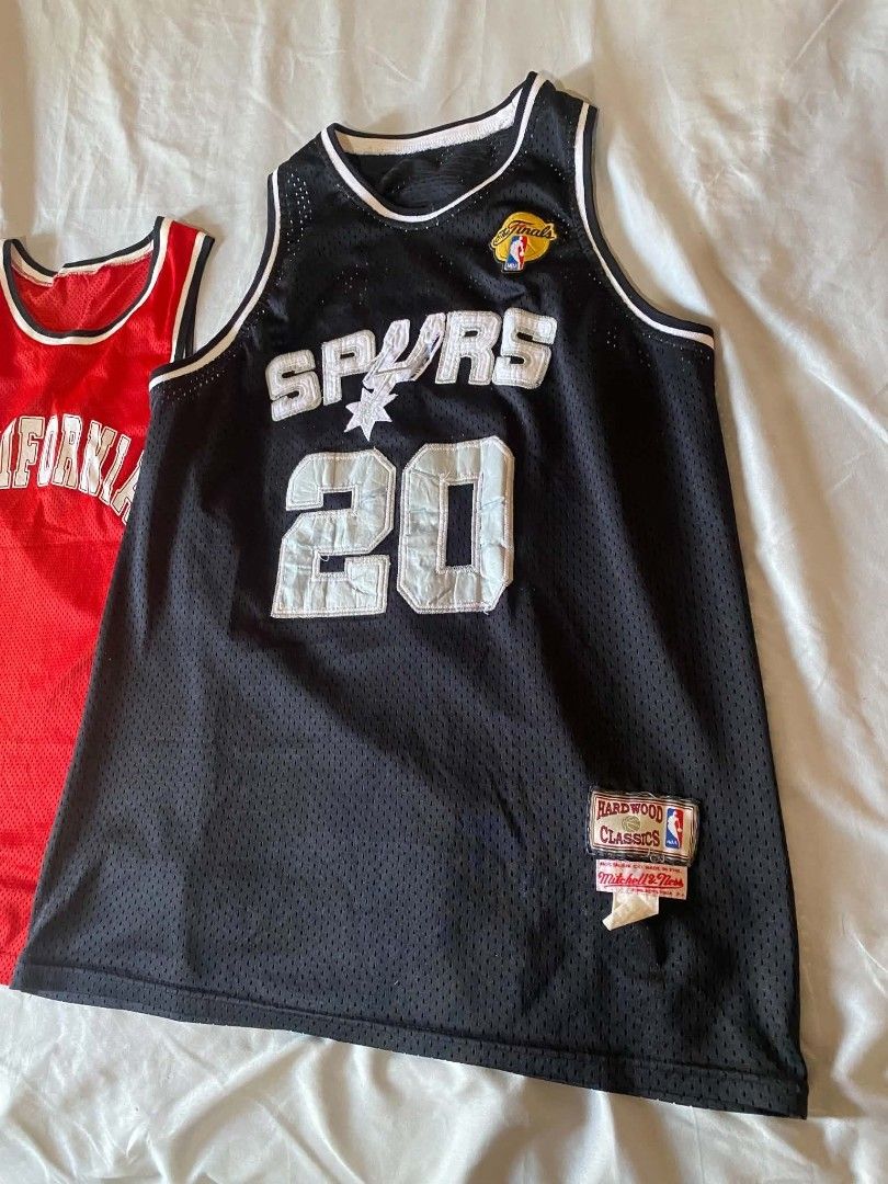 Spurs Basketball jersey (Category: Activewear) located in Manila. Submitted by sakazuki123 (Listing ID 1442932985, Image 2). Description: size xl W-23 L - 31.