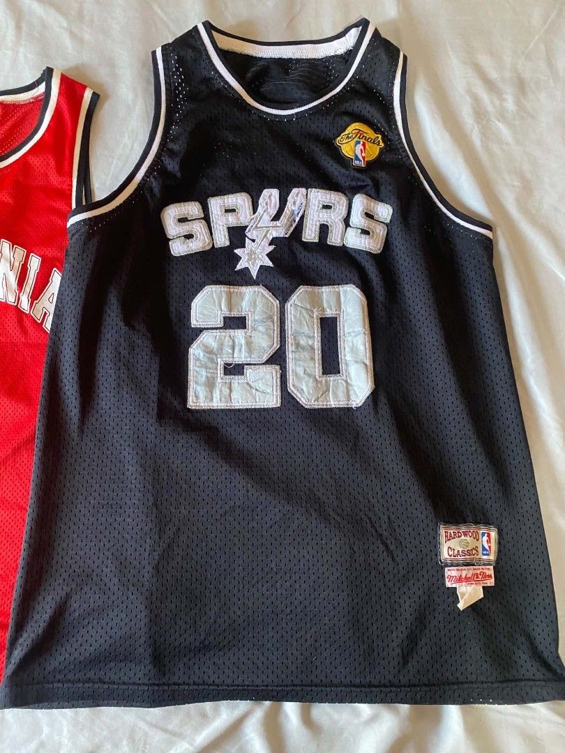 Spurs Basketball jersey (Category: Activewear) located in Manila. Submitted by sakazuki123 (Listing ID 1442932985, Image 1). Description: size xl W-23 L - 31.