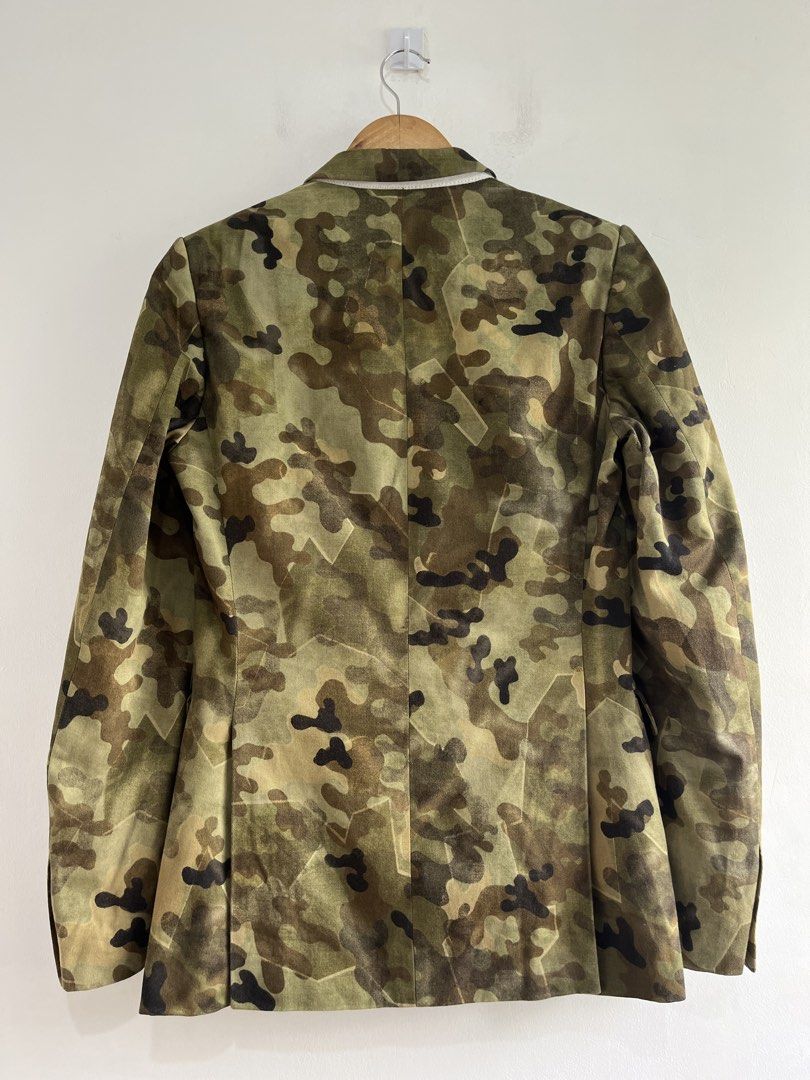 SS13 Dries Van Noten Camouflage Blazer (Category: Luxury Apparel) located in Dasmarinas. Submitted by bandananowheree (Listing ID 1442928257, Image 3). Description: Roll with the multi-colored khaki camouflage jacket. This cotton twill jacket features four-button cuffs, two flap pockets on the hips, a chest pocket, and is fully lined. Camouflage may be meant to hide you from your opponent, but with this jacket, it’s the exact opposite. Stand out 
