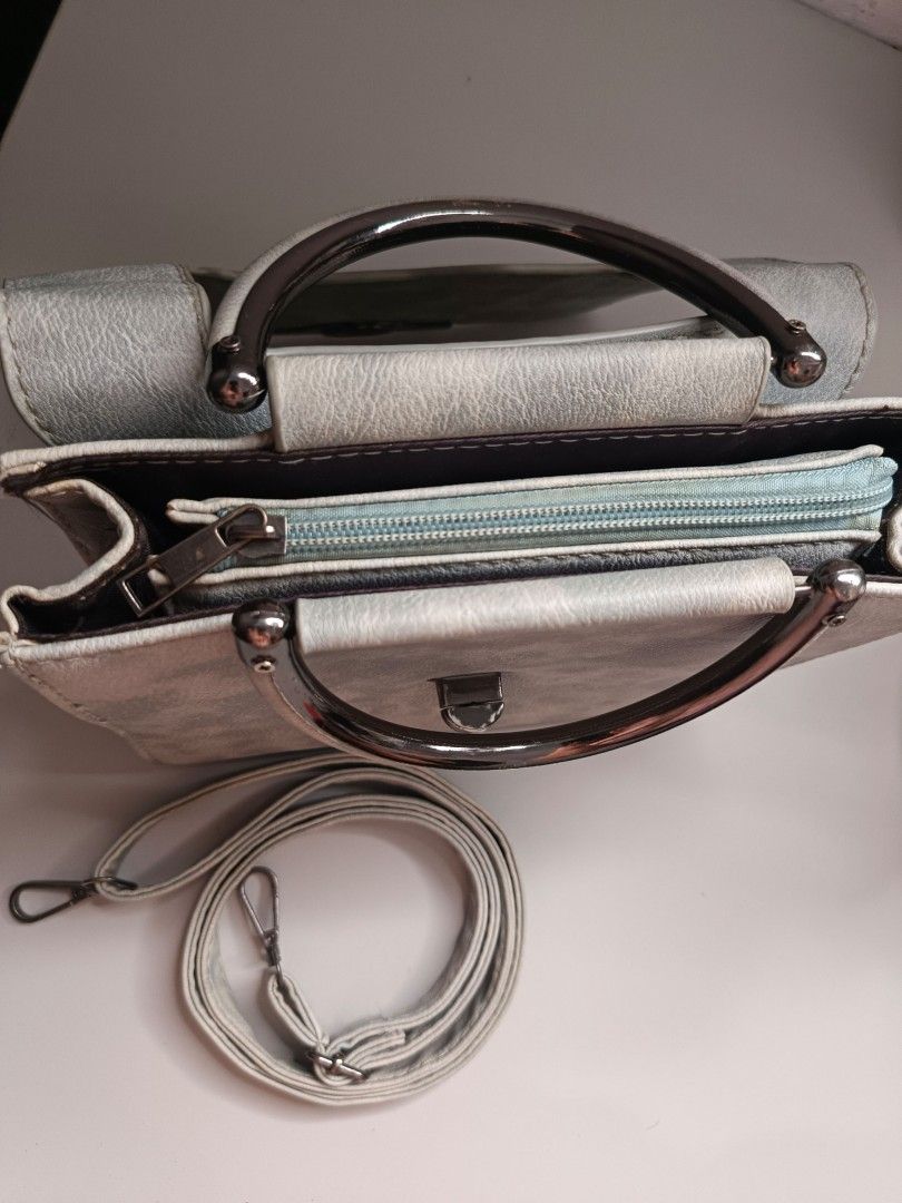 Structured top handle bag (Category: Cross-body Bags) located in Santa Cruz, Pampanga. Submitted by uscanada (Listing ID 1443101259, Image 2). Description: original price : 1650 selling price : 349.