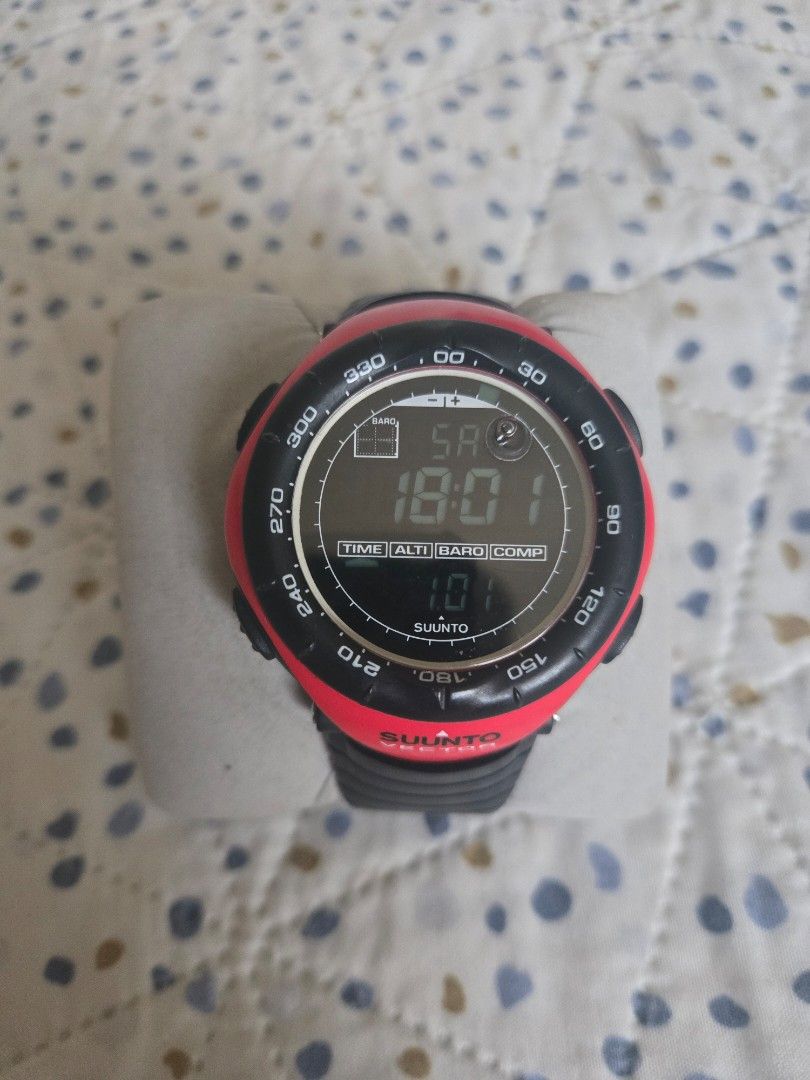 Suunto Vector (Category: Activewear) located in Imus. Submitted by tinph (Listing ID 1442986733, Image 1). Description: this model is already discontinued With normal wear Might need battery change, stored for quiet some time Unit only Rfs: Decluterring MOP: BDO/BPI only SHIPPING: LALAMOVE/Grab/ gogo express c/o buyer Make sure you are 100% sure about getting the itme before placing an offer. No Offer, no transaction all sales are final. no retur