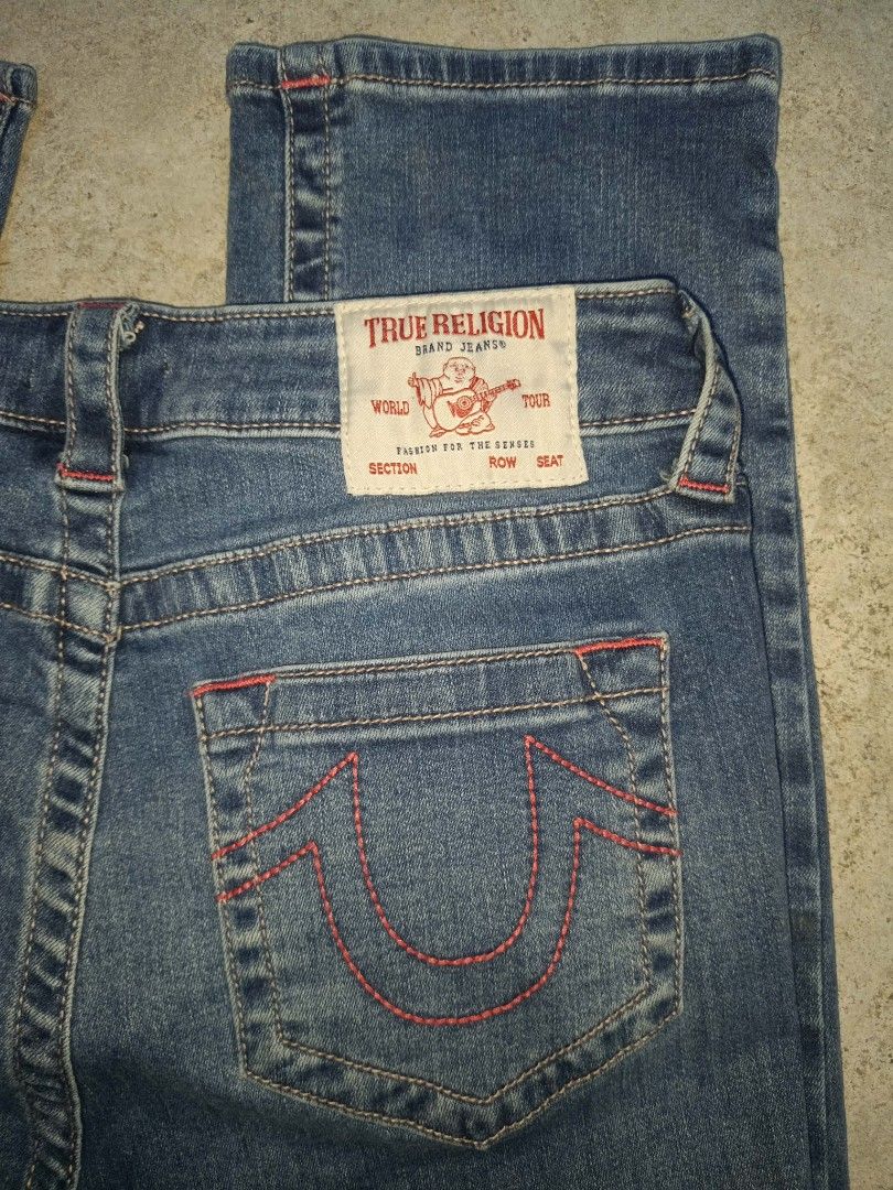 True Religion Brand Jeans Women's Denim Pants (Category: Jeans) located in Zamboanga. Submitted by pantanga_only (Listing ID 1442963981, Image 2). Description: - Brand: True Religion - Color: Blue Denim - Size: 28 - Fit: Straight Leg - Features: Classic red horseshoe stitching on back pockets - Condition: Great for everyday wear.