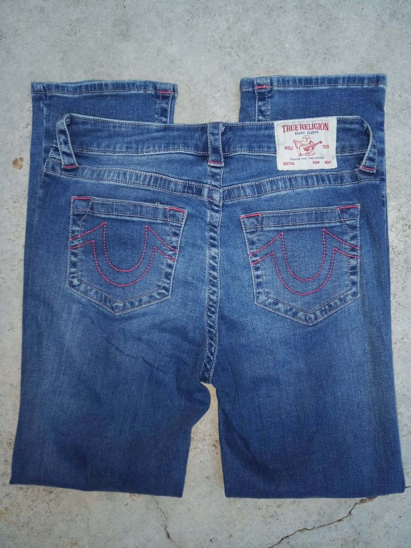 True Religion Brand Jeans Women's Denim Pants (Category: Jeans) located in Zamboanga. Submitted by pantanga_only (Listing ID 1442963981, Image 3). Description: - Brand: True Religion - Color: Blue Denim - Size: 28 - Fit: Straight Leg - Features: Classic red horseshoe stitching on back pockets - Condition: Great for everyday wear.