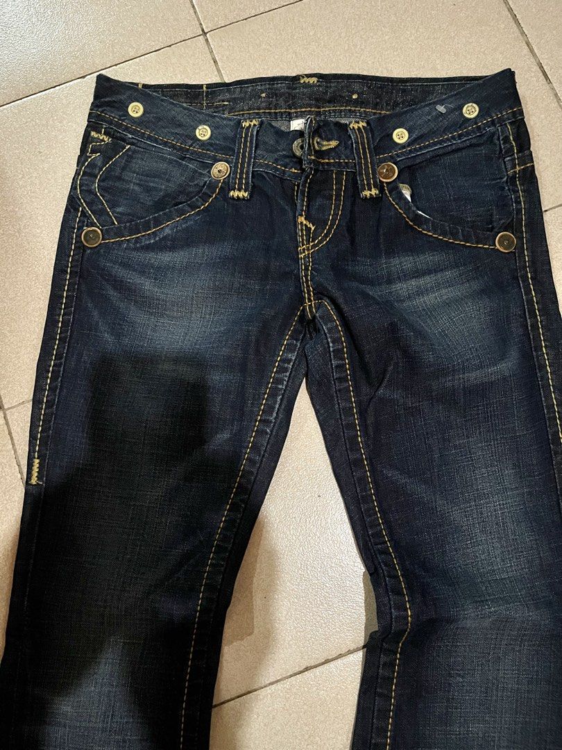 True Religion Flare jeans (Category: Jeans) located in Manila. Submitted by 1ronman (Listing ID 1442952099, Image 2). Description: Pre-owned 100% legit,authentic,original Size:27 Made in USA.