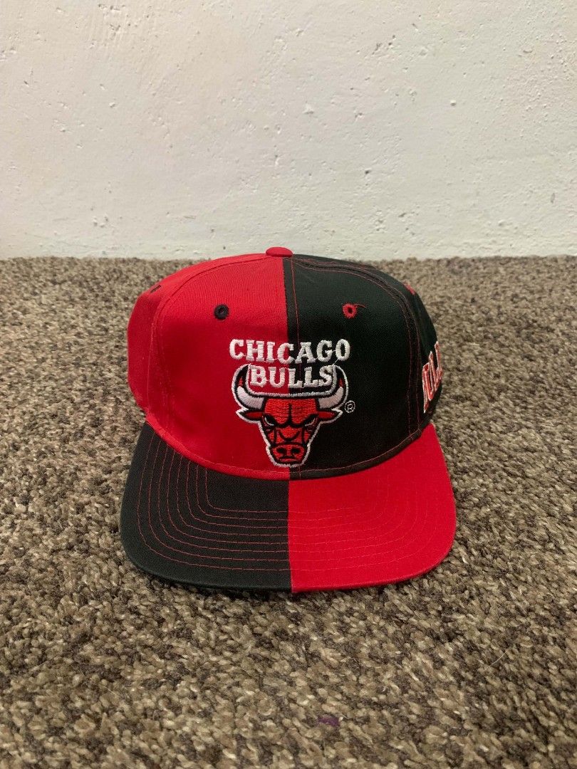 Vintage Chicago Bulls Starter Split Color Snapback Hat (Category: Caps & Hats) located in Mendez-Nunez. Submitted by russs23 (Listing ID 1442958919, Image 1). Description: - Chicago Bulls snapback hat - Split red and black design - Starter brand - Adjustable Snap at the back - Perfect for any Bulls fan - Note: Shows some signs of wear on the inside band.