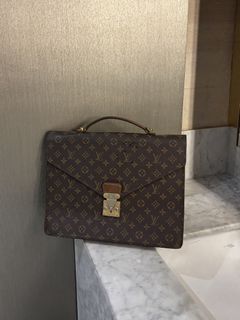 (Category: ) located in . Submitted by uniquelybags (Listing ID 1442968241, Image 1). Description: .