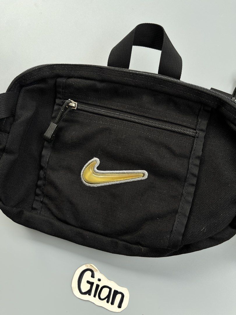 Vintage Nike Belt Bag (Category: Belt bags, Clutches and Pouches) located in Bolinao. Submitted by _gnqt (Listing ID 1442984707, Image 3). Description: Vintage Nike Belt bag Vgood Condition *1 zipper puller not working 1500+sf only.