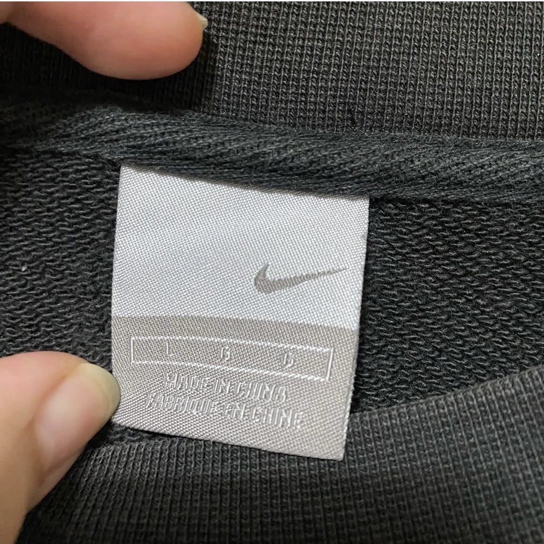 Vintage Nike Crewneck (Category: Hoodies) located in Baguio. Submitted by siignhere (Listing ID 1442982702, Image 2). Description: .