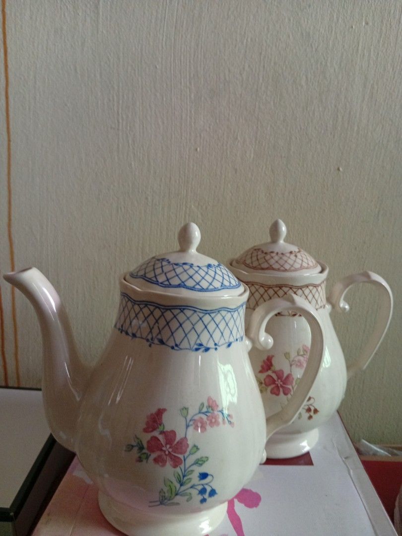 Vintage Teapots478310697355847680