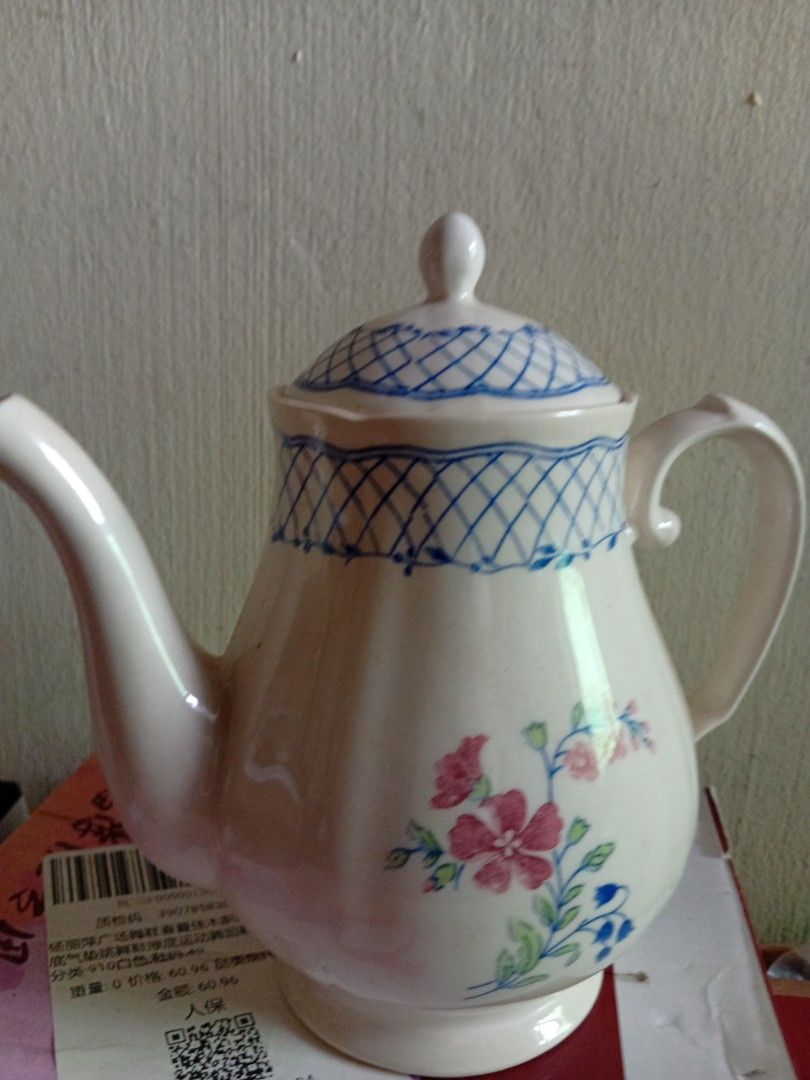 Vintage Teapots478310697355847681