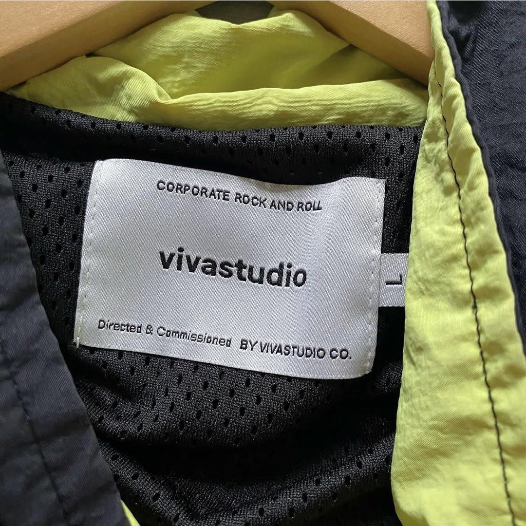 VivaStudio Windbreaker (Category: Coats, Jackets and Outerwear) located in Baguio. Submitted by siignhere (Listing ID 1442982202, Image 3). Description: .
