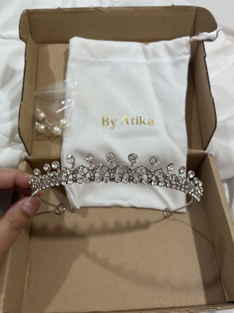 Wedding Crown (Category: Body Jewelry) located in Puchong. Submitted by amalhalim (Listing ID 1442938645, Image 1). Description: Wedding Crown. In great condition as only used once. Comes together with box and 2pcs pin..