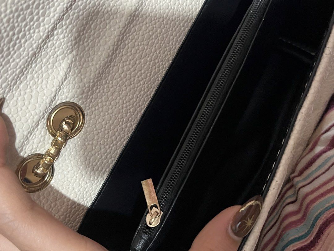 Shoulder Bag (Valencia) (Category: Luxury Bags & Wallets) located in Angeles City. Submitted by ruelle2610 (Listing ID 1443086727, Image 2). Description: - Elegant white quilted handbag - Luxurious gold chain strap - Textured exterior for added detail - Decorative gold crown clasp adorned with sparkling rhinestones - Interior zippered compartment for secure storage - Ideal for dressing up your outfits and adding a touch of glam.