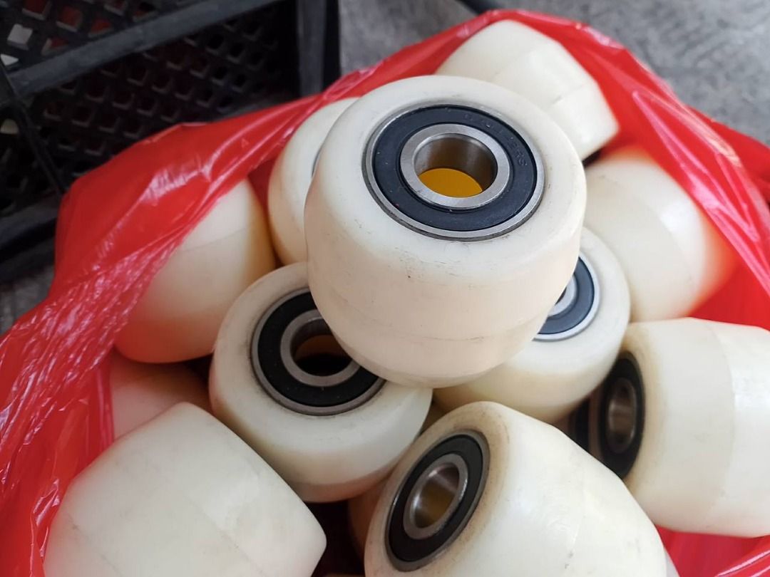 White Wheels for Hand Pallet Specs: Small ( for 3000kg ) (Category: Everything Else Others) located in Manila. Submitted by joeyroque09 (Listing ID 1443017569, Image 1). Description: White Wheels for Hand Pallet Specs: Small ( for 3000kg ).