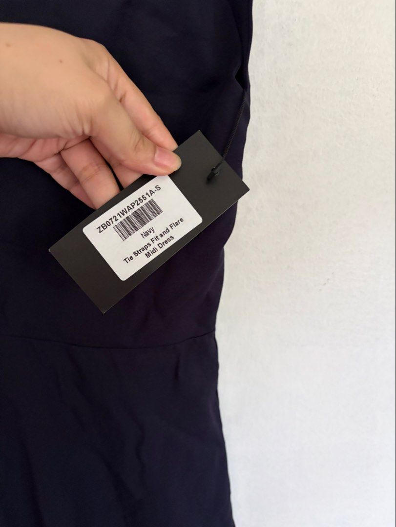 Zalora blue dress (Category: Dresses) located in Quezon City. Submitted by Shopwithme (Listing ID 1443017037, Image 3). Description: No issue brand new Rfs: Decluttering Price: 400 Makati.