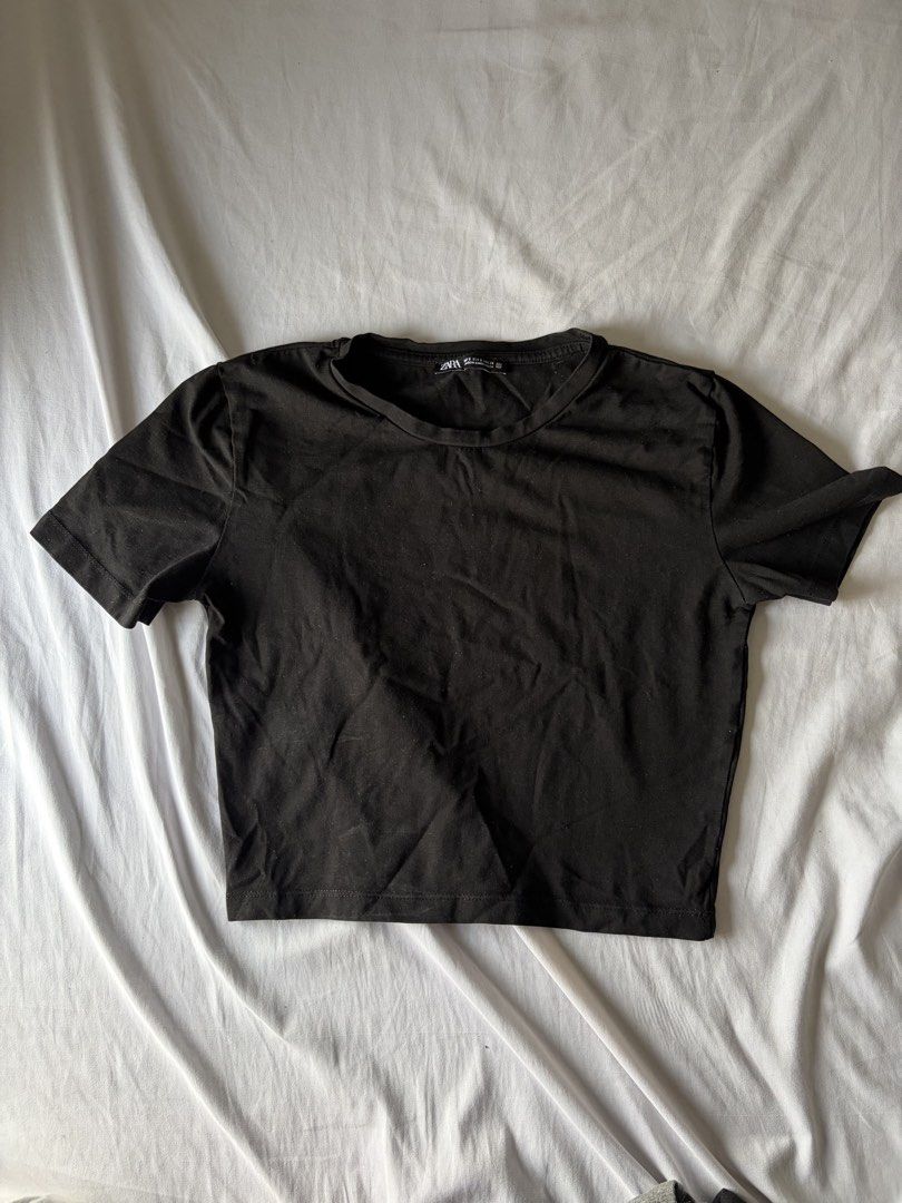 Zara Black Cropped Top (Category: Shirts) located in Manila. Submitted by matchacoded (Listing ID 1443124162, Image 1). Description: - basic black baby tee - no longer use it.