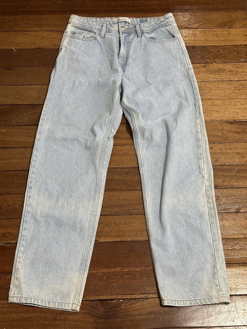 Zara mom jeans (Category: Jeans) located in Quezon City. Submitted by celoem (Listing ID 1443000939, Image 1). Description: .