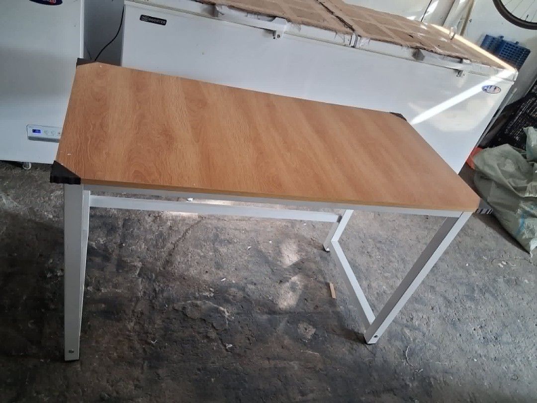 120x60x74cm computer desk (Category: Tables & Sets) located in Manila. Submitted by mightycloud_1992 (Listing ID 1443127714, Image 2). Description: - Light wood grain table top - Sturdy white metal legs - Ideal for small workspaces or as an extra surface - Good, sturdy construction - Ready for a new home!.