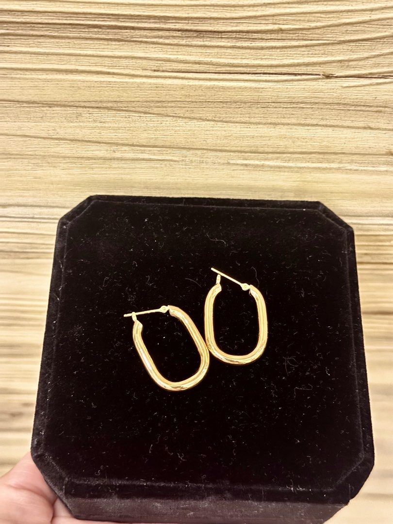 18k YG rectangle earrings medium size (Category: Earrings) located in Manila. Submitted by saleph (Listing ID 1443145096, Image 1). Description: Electroform Lightweight but Bold Japan gold 18k YG earrings Rectangular soft edge hoops Medium size.