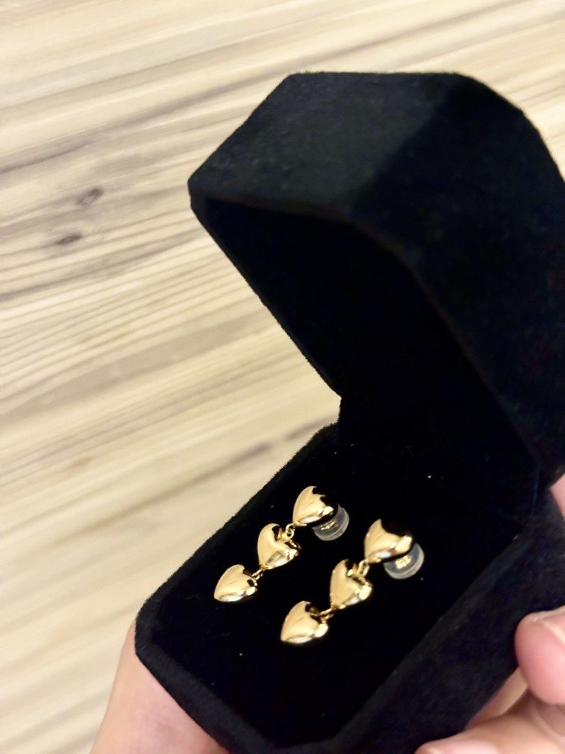 18k YG triple heart earrings medium (Category: Earrings) located in Manila. Submitted by saleph (Listing ID 1443144658, Image 2). Description: 18k YG triple heart earrings medium sz Japan gold.