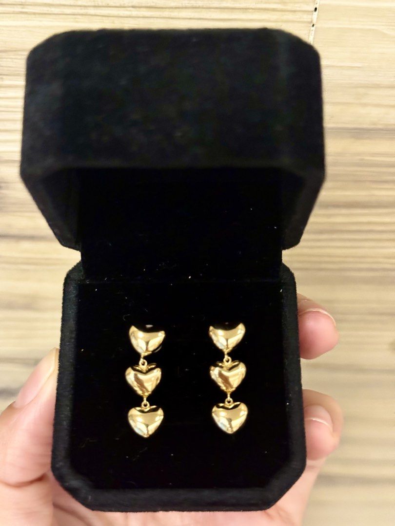 18k YG triple heart earrings medium (Category: Earrings) located in Manila. Submitted by saleph (Listing ID 1443144658, Image 1). Description: 18k YG triple heart earrings medium sz Japan gold.