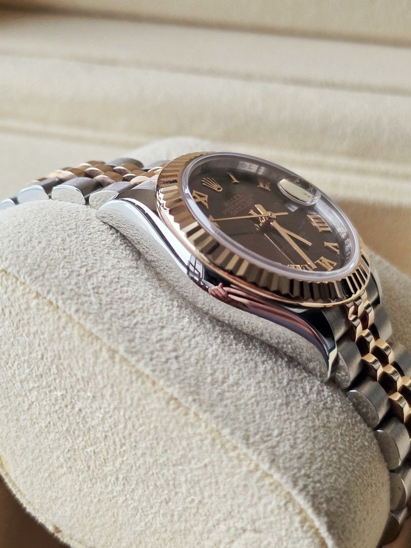 2022 Rolex Datejust 28mm 279171 (Category: Luxury Watches) located in Makati City. Submitted by rvffy (Listing ID 1443282145, Image 3). Description: Rolex Datejust 28 Everose - Complete PRICE: Php768,000 Year: 2022 Size: 28mm Model: Datejust 28 Model Number: 279171 Links: 23+2 RoIex Guarantee Card/Certificate: Yes RoIex Box: Yes PM for inquiries. 📍 One Ayala, 1 Ayala Ave cor. Edsa, Makati City #279171 #179171 #278271 #178271 #279173 #179173 #278