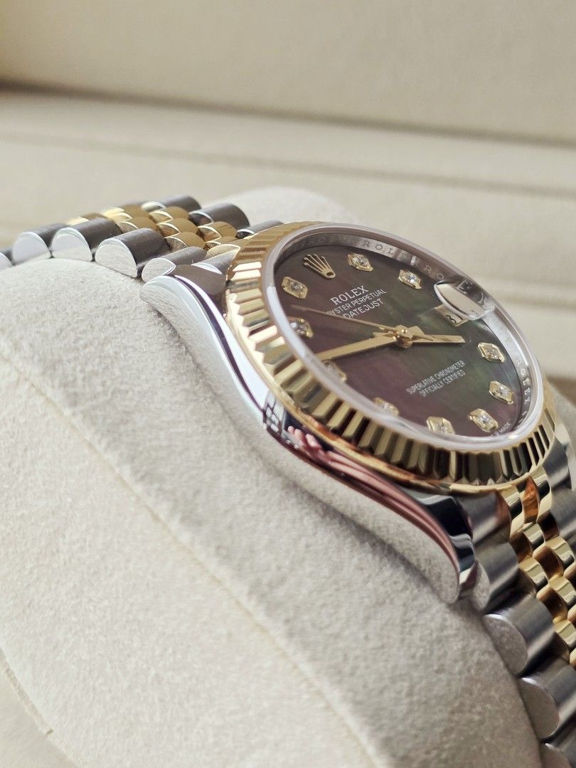 2024 Rolex Datejust 31 (278273) (Category: Luxury Watches) located in Makati City. Submitted by rvffy (Listing ID 1443283684, Image 2). Description: Rolex Datejust 31 "Tahitian MOP" - Complete PRICE: Php1,148,000 Year: 2024 Size: 31mm Model: Datejust 31 Model Number: 278273 Links: 25 RoIex Guarantee Card/Certificate: Yes RoIex Box: Yes PM for inquiries. 📍 One Ayala, 1 Ayala Ave cor. Edsa, Makati City .