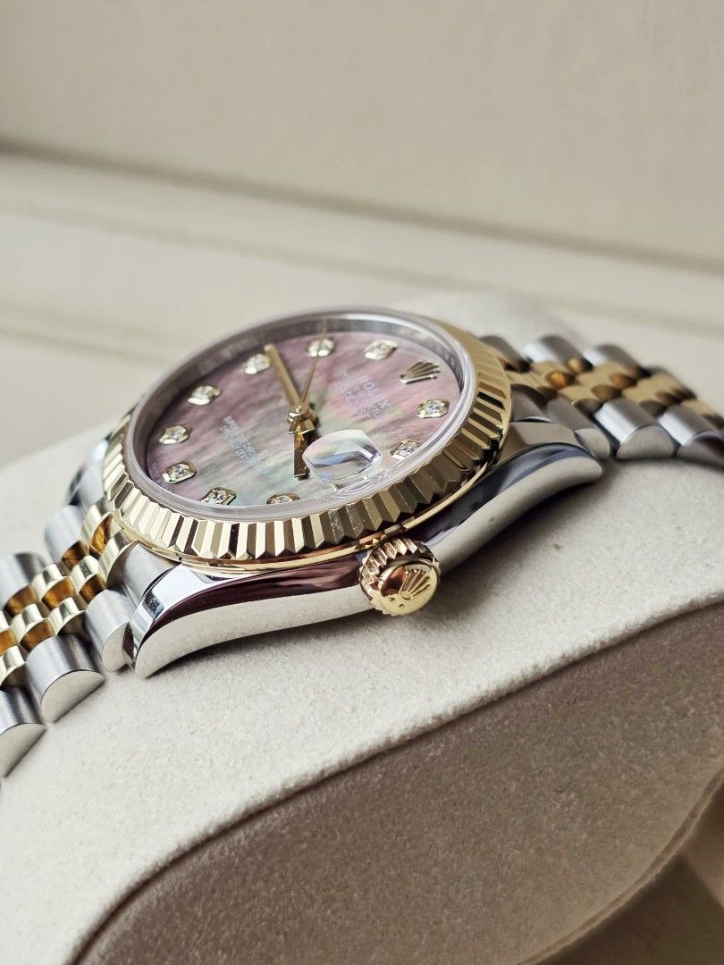 2024 Rolex Datejust 31 (278273) (Category: Luxury Watches) located in Makati City. Submitted by rvffy (Listing ID 1443283684, Image 3). Description: Rolex Datejust 31 "Tahitian MOP" - Complete PRICE: Php1,148,000 Year: 2024 Size: 31mm Model: Datejust 31 Model Number: 278273 Links: 25 RoIex Guarantee Card/Certificate: Yes RoIex Box: Yes PM for inquiries. 📍 One Ayala, 1 Ayala Ave cor. Edsa, Makati City .