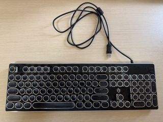 Mechanical Keyboard with Retro Typewriter Style489868158000834560